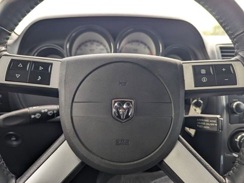 Used 2009 Dodge Challenger R/T RWD image 17