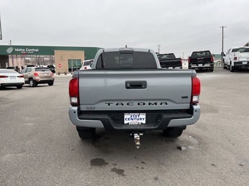 Used 2019 Toyota Tacoma TRD Sport w/ Technology Package image 14