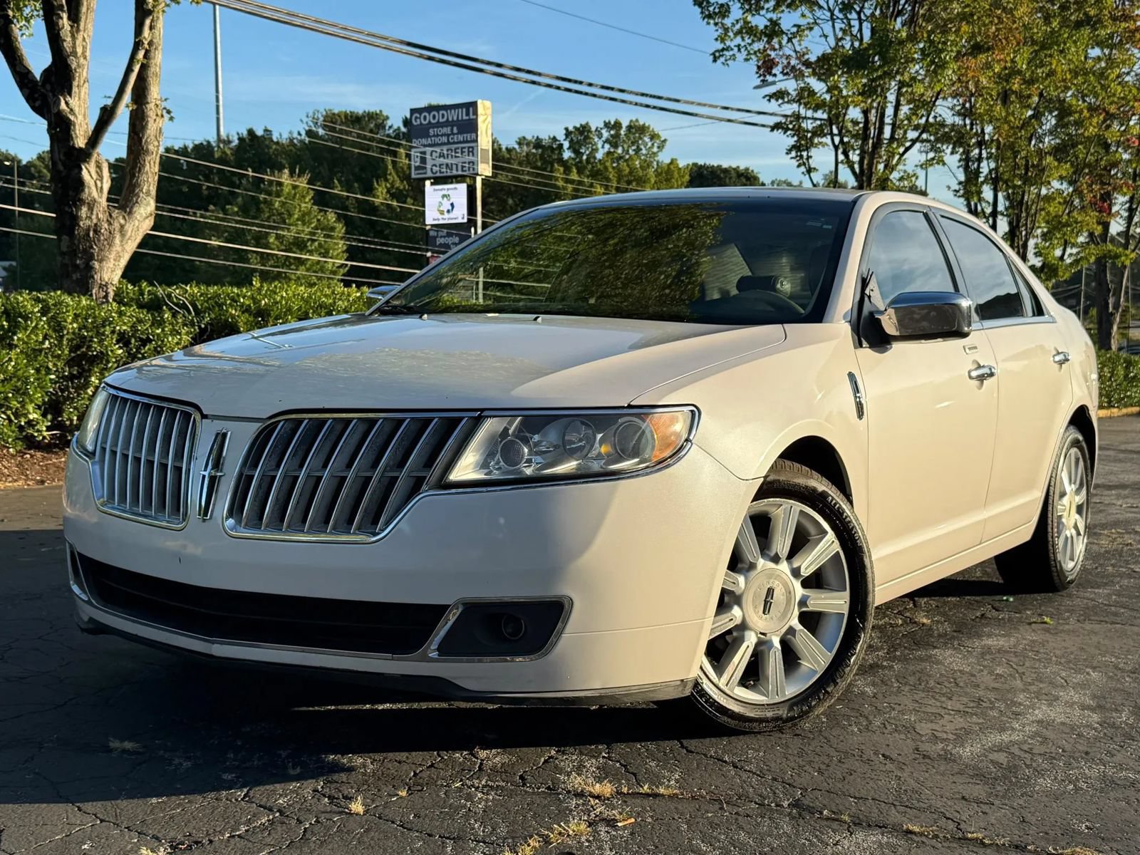 Used 2012 Lincoln MKZ FWD image 2