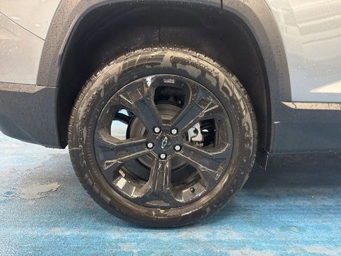 New 2026 Chevrolet Equinox LT w/ Midnight Edition FWD image 5