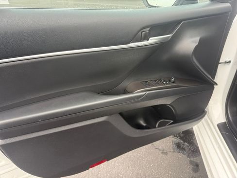 Used 2024 Toyota Camry SE image 11