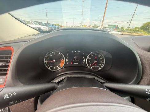 Used 2015 Jeep Renegade Latitude w/ Cold Weather Group FWD image 17