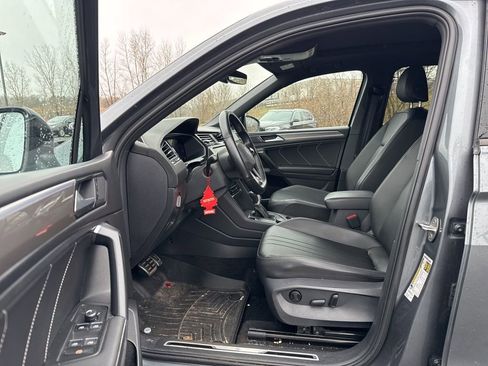 Used 2023 Volkswagen Tiguan SE R-Line image 6