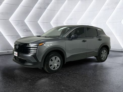 Used 2025 Nissan Kicks S image 3