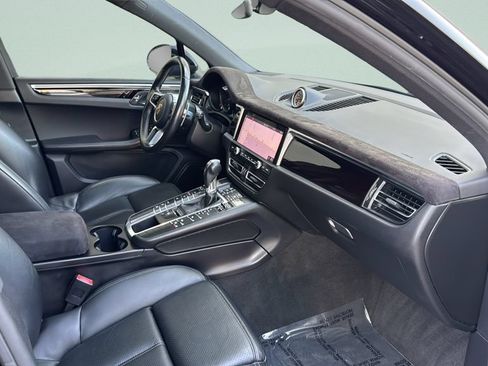 Used 2021 Porsche Macan AWD/4WD image 31
