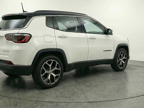 Used 2025 Jeep Compass Limited image 9