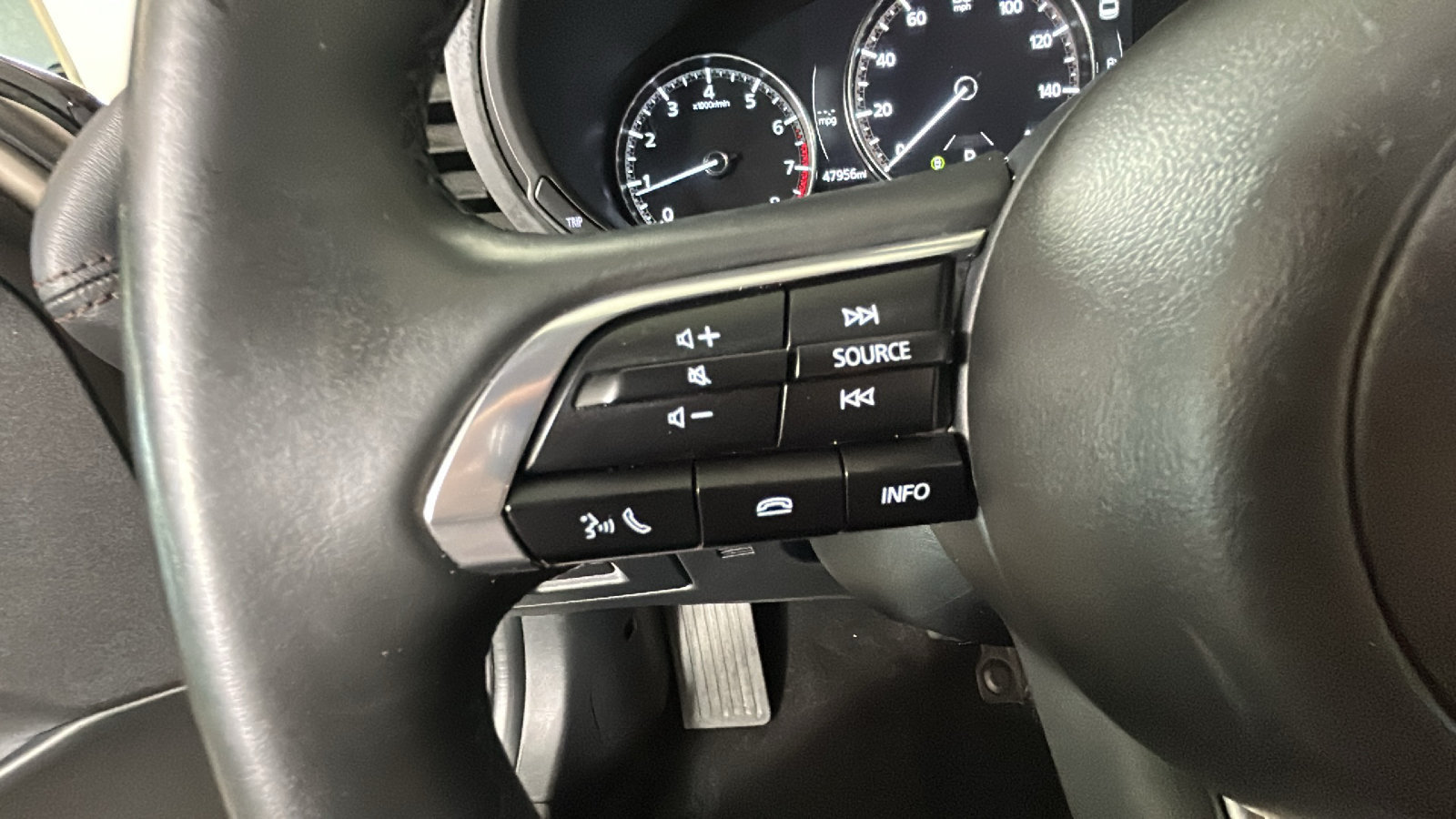 Used 2024 MAZDA MAZDA3 s FWD image 19