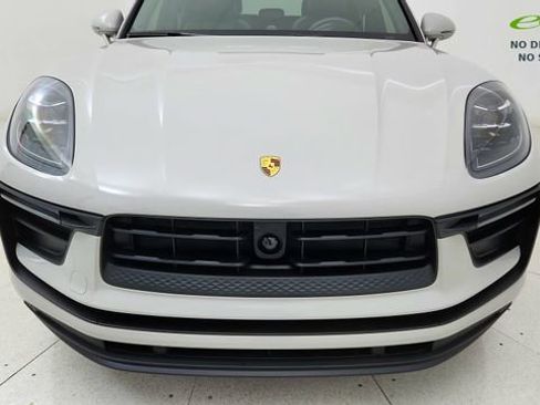 Used 2024 Porsche Macan AWD/4WD image 8