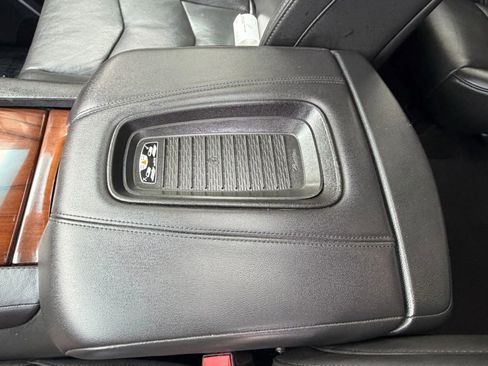 Used 2019 Cadillac Escalade Luxury image 24