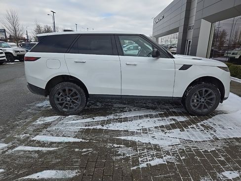 Used 2023 Land Rover Range Rover Sport SE image 4