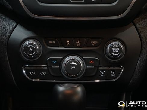 Used 2022 Jeep Cherokee Sport AWD/4WD image 22