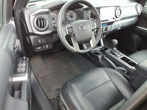 Certified 2023 Toyota Tacoma TRD Off-Road AWD/4WD image 16