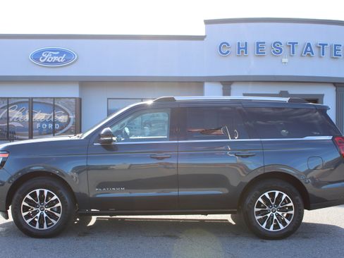 Used 2025 Ford Expedition Platinum image 1