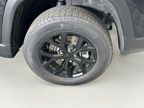 Used 2024 Jeep Grand Cherokee L Laredo AWD/4WD image 11