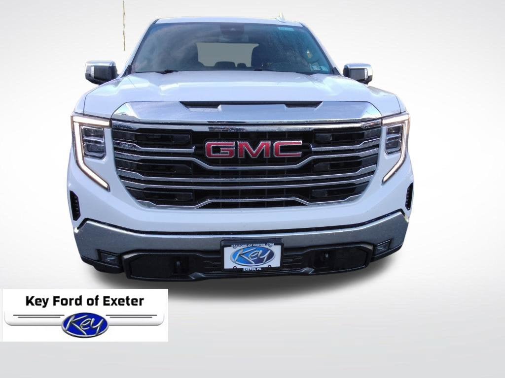 Used 2025 GMC Sierra 1500 SLT AWD/4WD image 4