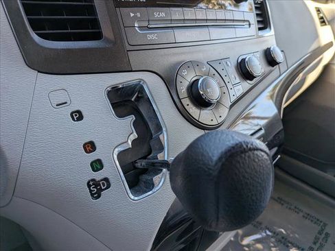 Used 2012 Toyota Sienna LE image 15