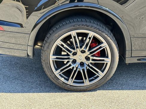 Used 2018 Porsche Cayenne GTS w/ Premium Package Plus image 8