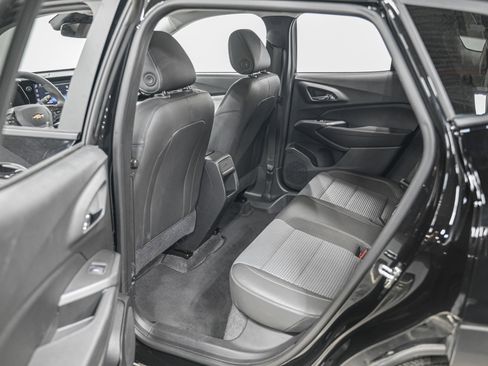 Used 2026 Chevrolet Trax LT w/ LT Convenience Package image 28