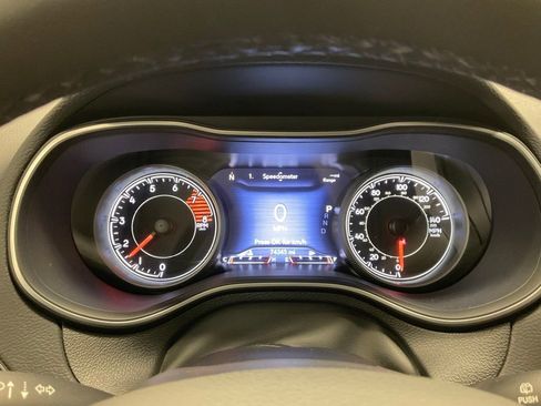Used 2022 Jeep Cherokee Latitude Lux AWD/4WD image 2