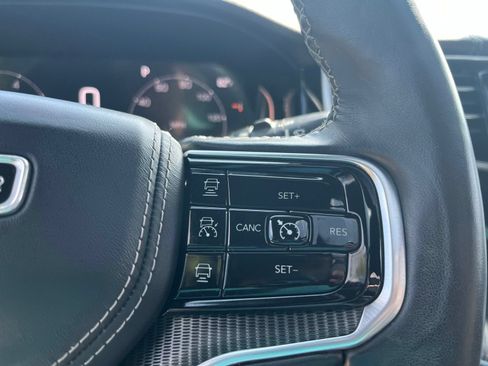 Used 2022 Jeep Grand Wagoneer Series II AWD/4WD image 17