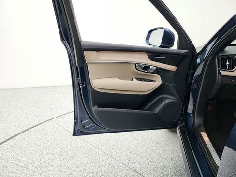 New 2026 Volvo XC90 T8 Plus w/ Protection Package Premier AWD/4WD image 23