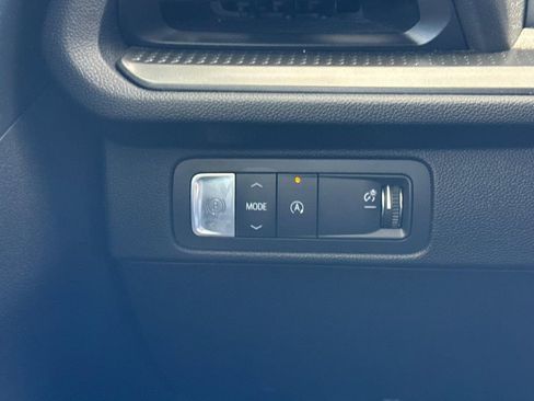 Used 2025 Chevrolet Traverse LT FWD image 41