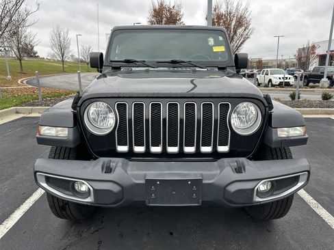 Used 2018 Jeep Wrangler Unlimited Sahara image 3
