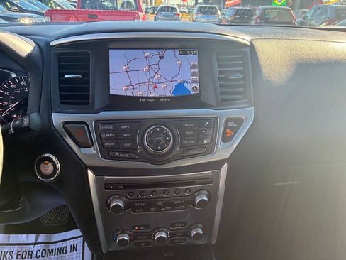 Used 2019 Nissan Pathfinder SL AWD/4WD image 2