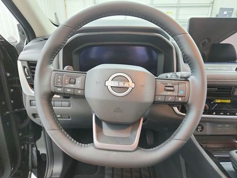 Used 2025 Nissan Rogue SL AWD/4WD image 23