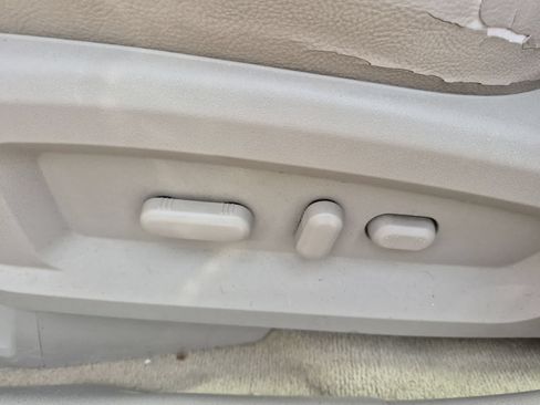 Used 2011 Lincoln MKX AWD w/ Wood Pkg image 17
