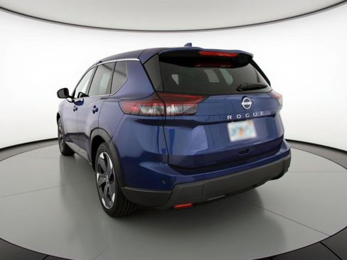 Used 2025 Nissan Rogue SV image 6