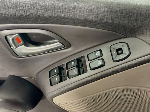 Used 2012 Hyundai Tucson Limited FWD image 15