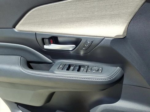 Used 2024 Toyota Grand Highlander FWD image 30