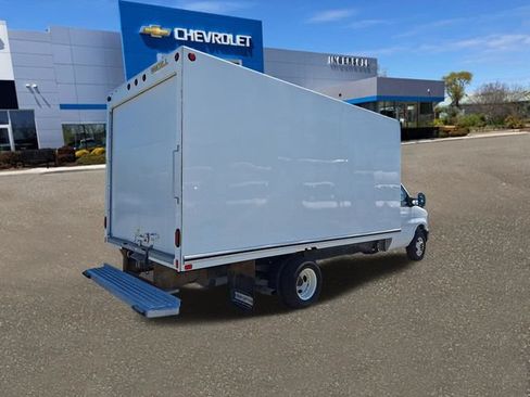 Used 2024 Ford E-450 and Econoline 450 Super Duty RWD image 25