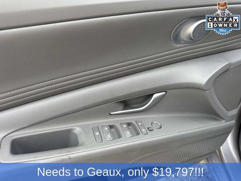 Used 2025 Hyundai Elantra SEL FWD image 38