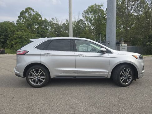 Used 2019 Ford Edge Titanium w/ Equipment Group 301A FWD image 18