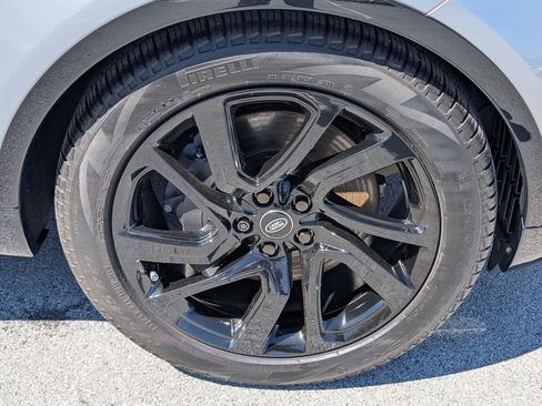 Certified 2024 Land Rover Discovery Dynamic SE image 32