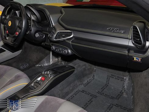 Used 2015 Ferrari 458 Spider RWD image 23