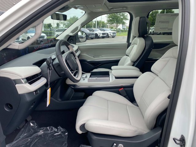 New 2026 Lincoln Navigator Reserve AWD/4WD image 10