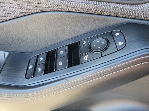 Used 2023 Nissan Rogue SV image 20