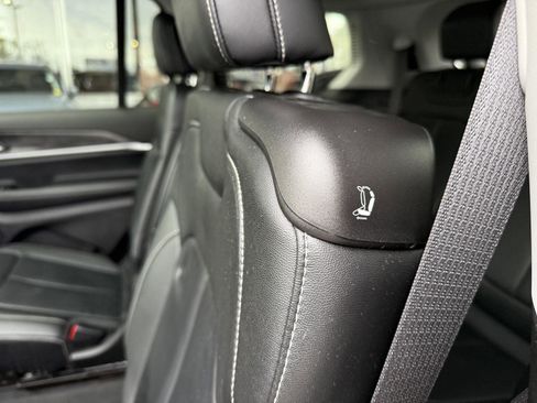 Used 2023 Jeep Grand Cherokee L Limited image 36