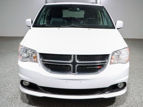 Used 2019 Dodge Grand Caravan SXT image 4