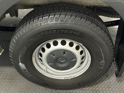 Used 2019 Mercedes-Benz Sprinter 2500 image 20