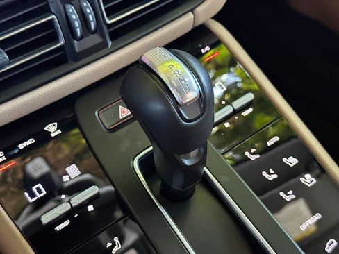 Certified 2023 Porsche Macan S AWD/4WD image 24