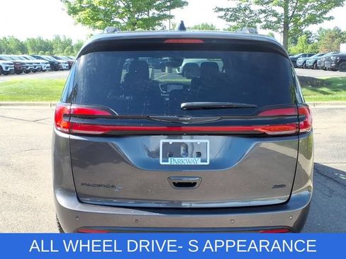 Certified 2023 Chrysler Pacifica Touring-L w/ S Appearance Package AWD/4WD image 5