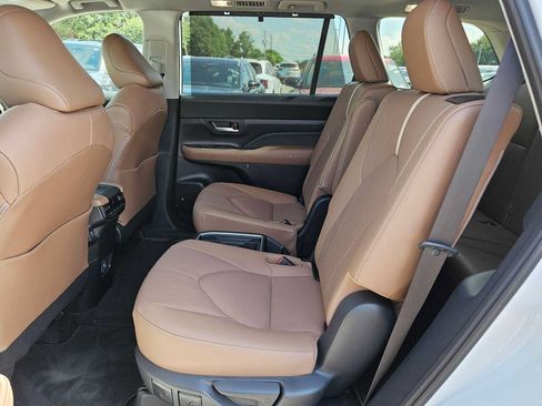 Used 2026 Toyota Grand Highlander AWD image 19