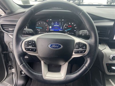 Used 2022 Ford Explorer XLT w/ Equipment Group 202A image 11