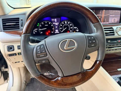 Used 2013 Lexus LS 460 w/ Comfort Pkg RWD image 14