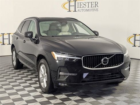 Used 2022 Volvo XC60 B5 Momentum image 2