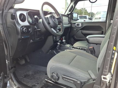 Used 2024 Jeep Wrangler Unlimited w/ Convenience Group AWD/4WD image 13